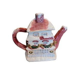 VINTAGE VICTORIAN HOUSE TEAPOT TEA POT grannycore cottagecore